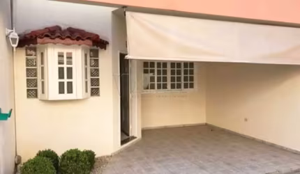Sobrado em Condomínio Fechado à Venda em Jacareí