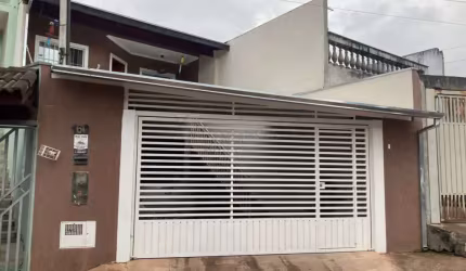 Linda Casa à Venda: Seu Novo Lar Aguarda!