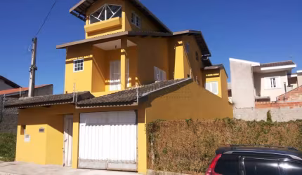 Viva com Conforto e Estilo: Casa Sobrado à Venda!