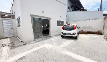 Encontre o Seu Novo Lar: Casa à Venda!