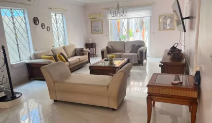 Sobrado à Venda no Jardim Apolo II - 360m² de Terreno e 290m² de Construção em SJC!