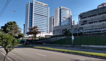 Sala comercial para locação no Edifício Centro Empresarial no bairro Parque Residencial Aquarius, em São José dos Campos/SP.
