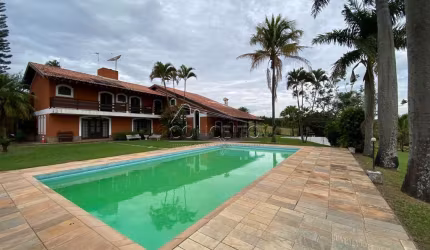 Sítio à venda em Águas de São Pedro com 78.111,80 m² de terreno | 1 casa sede com 4 suítes e 2 casas de caseiro.