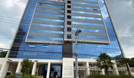 Sala comercial à venda no Edifício Head Tower com 45 m² | Sala, copa, banheiro e 1 vaga de garagem.
