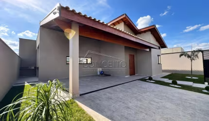 Casa térrea à venda no Loteamento Jardim Monte Carlo em São Pedro com 130 m² | 3 dormitórios, sendo 1 suíte e 4 vagas de garagem.