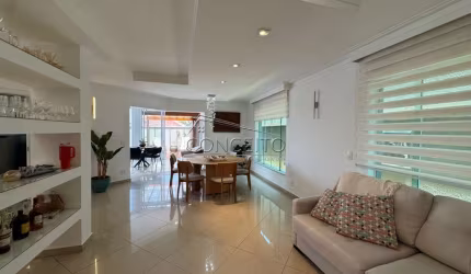 Sobrado à venda no Condomínio Terras de Piracicaba com 331,68 m² | 3 suítes com armários e 4 vagas de garagem, sendo 2 cobertas.