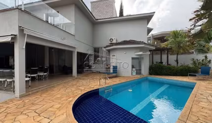 Sobrado à venda no Condomínio Terras de Piracicaba com 359 m² | 5 suítes com armários e 4 vagas de garagem, sendo 2 cobertas.