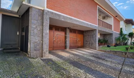 Sobrado à venda no bairro Cidade Jardim com 460 m² | 4 suítes, 5 vagas de garagem sendo 3 cobertas.