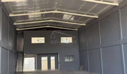 Barracão comercial para locação no bairro Morumbi com 366 ² | amplo salão, 2 banheiros e 4 vagas de estacionamento.