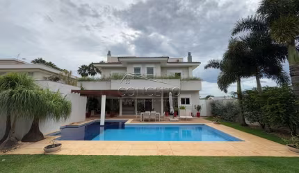 Sobrado de alto padrão à venda no Condomínio Residencial Jatobás com 693 m² | 5 suítes, sendo 3 suítes com closet, amplo quintal e 6 vagas de garagem.