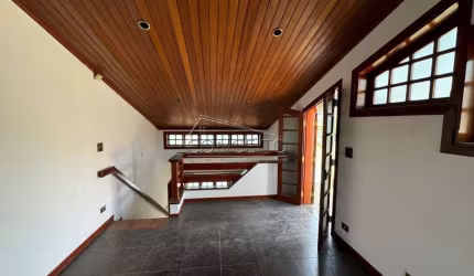 Casa para locação ou venda no bairro Higienópolis com 490m² | 3 suítes, amplo salão no térreo e 4 vagas de garagem.