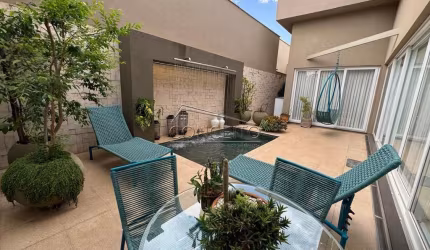 Casa térrea de alto padrão à venda de porteira fechada no condomínio Terras do Sinhô com 299m² | 3 suítes, cinema e 4 vagas de garagem.