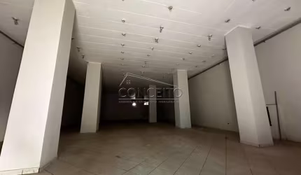 Salão comercial para locação com 625m² de área útil.