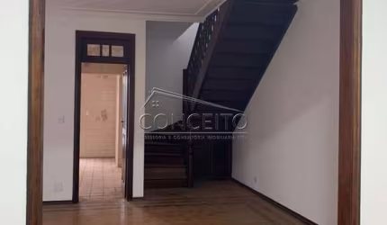 Sobrado para locação no centro de Piracicaba com 152m² | 5 dormitórios e 3 banheiros.