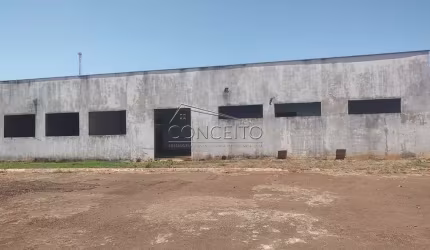 Barracão à venda no bairro Tanquinho com 447m² de área construída.