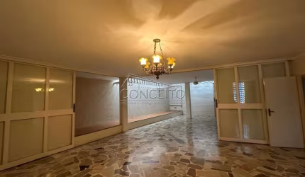 Casa para locação no bairro Cidade Alta com 232 m² | 3 dormitórios, sendo 1 suíte e 4 vagas de garagem.