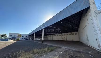 Prédio industrial para locação no bairro Higienópolis com 2618 m² de área construída | 11 salas e mais de 30 vagas de garagem cobertas.