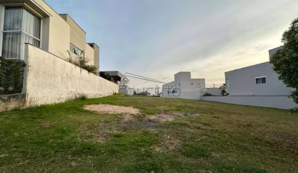 Terreno à venda no condomínio Damha com 385 m² de área total.
