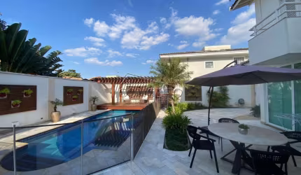 Sobrado de alto padrão à venda no Condomínio Terras de Piracicaba com 335 m² | 4 suítes com armários e 6 vagas de garagem.