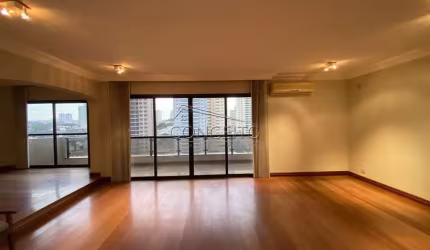 Apartamento à venda no Edifício San Marco com 276 m² | 3 suítes com varanda, sendo 1 suíte master e 3 vagas de garagem.