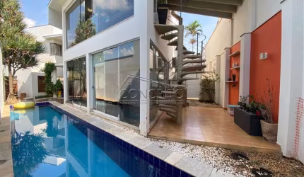 Sobrado à venda no Condomínio Terras de Piracicaba com 490 m² | 4 dormitórios com armários planejados, sendo 2 suítes e 4 vagas de garagem.