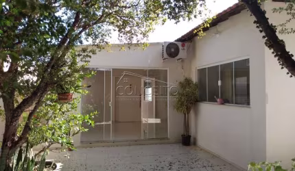 Casa térrea no bairro Campestre com 750 m² de terreno | 3 dormitórios, sendo 2 suítes e amplo quintal gramado