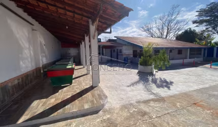 Chácara à venda em Rio das Pedras com área gourmet, piscina, campo de futebol e 3 vagas de garagem.