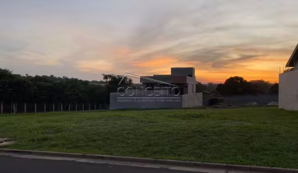 Terreno à venda no Condomínio Moinho Vermelho com 413 m² de área total.