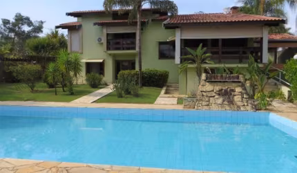 Chácara no Condomínio Colinas do Piracicaba com 350 m² | 4 dormitórios, sendo 2 suítes e 3 vagas de garagem.