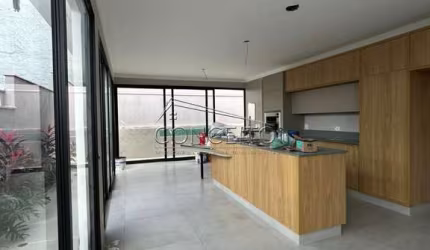 Casa semi térrea à venda no condomínio Reserva do Engenho com 220 m² | 3 suítes, escritório com banheiro e 4 vagas de garagem.