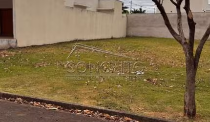 Terreno à venda no Condomínio Park Unimep Taquaral com 250 m² de área total.