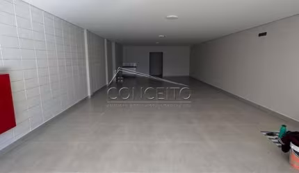 Sala comercial para locação no bairro Vila Rezende com 98 m² | Amplo salão e 2 vagas de estacionamento.