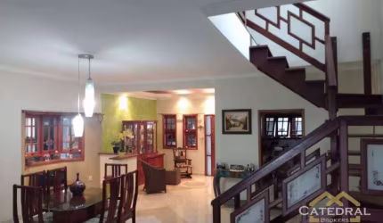 Sobrado com 3 dormitórios à venda, 230 m² por R$ 689.000,00 - Ivoturucaia - Jundiaí/SP