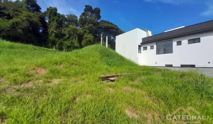 Terreno de 300 metros, a venda no condominio Villa Verde.