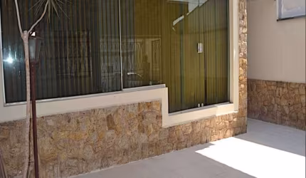 Casa com 3 dormitórios para alugar, 155 m² por R$ 3.300,00 - Medeiros - Jundiaí/SP