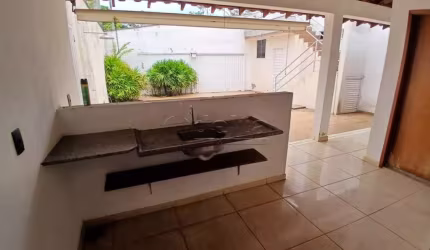Loja disponível para locação no bairro Jardim Karaíba em Uberlândia-MG.
