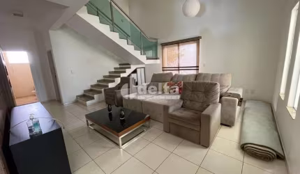 Casa residencial disponível para locação no bairro Jardim Karaíba em Uberlândia-MG