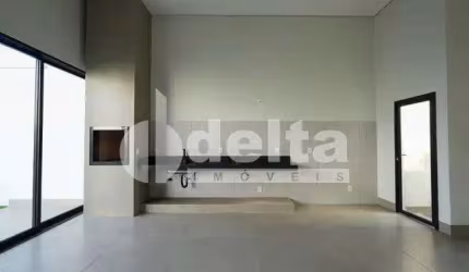 Casa residencial disponível para locação e venda no bairro Quinta Alto Umuarama em Uberlândia-MG