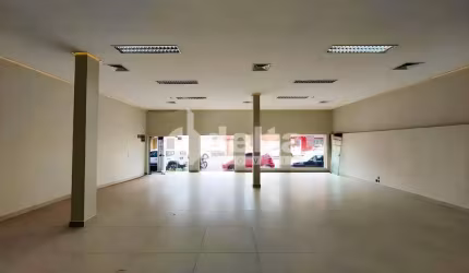 Loja disponível para locação no bairro Nossa Senhora Aparecida em Uberlândia-MG.