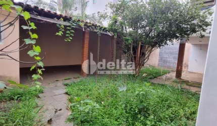 Casa residencial disponível para venda no bairro Santa Maria em Uberlândia-MG