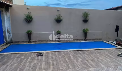 Casa residencial disponível para locação e venda no bairro Pampulha em Uberlândia-MG