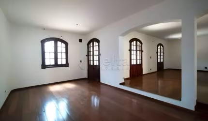 Casa comercial disponível para locação no bairro Tabajaras em Uberlândia-MG