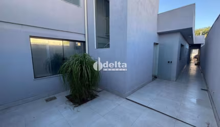 Casa comercial disponível para locação no bairro Martins em Uberlândia-MG