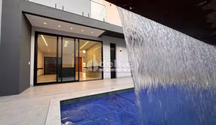 Casa no condomínio Terras Alpha disponível para venda em Uberlândia-MG