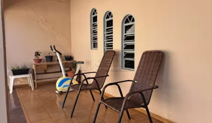 Casa residencial  disponível para venda no bairro Segismundo Pereira em Uberlândia-MG