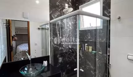 Casa disponível para venda no bairro Alto Umuarama em Uberlândia-MG