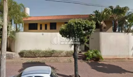 Casa Comercial disponível para venda no bairro Saraiva em Uberlândia-MG
