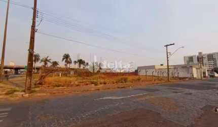 Terreno comercial a venda no bairro Marta Helena em Uberlândia-MG