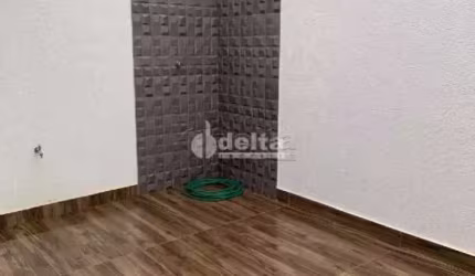 Casa residencial disponível para venda no bairro Grand Ville em Uberlândia-MG