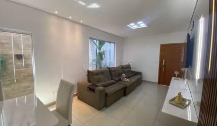 Casa residencial disponível para venda no bairro Santa Mônica em Uberlândia-MG